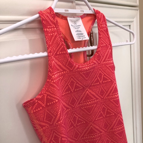 SIZE 6 - Ivivva by Lululemon girl’s tank top - Picture 3 of 7
